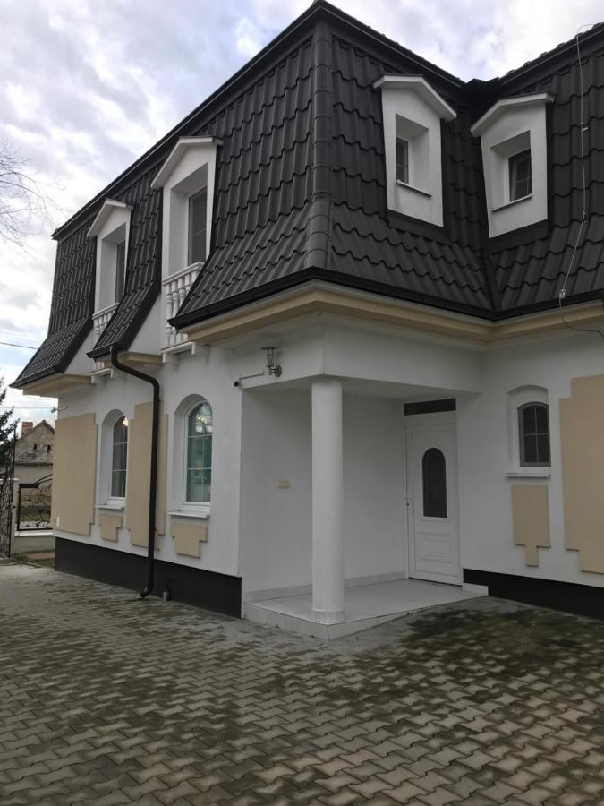 Penzion Aniko Diakovce-Sala Zewnętrze zdjęcie